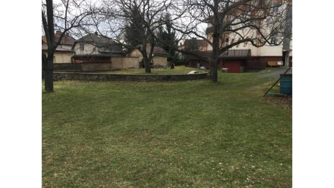 Kemp A Stanovani Na Fare Javorník Buitenkant foto