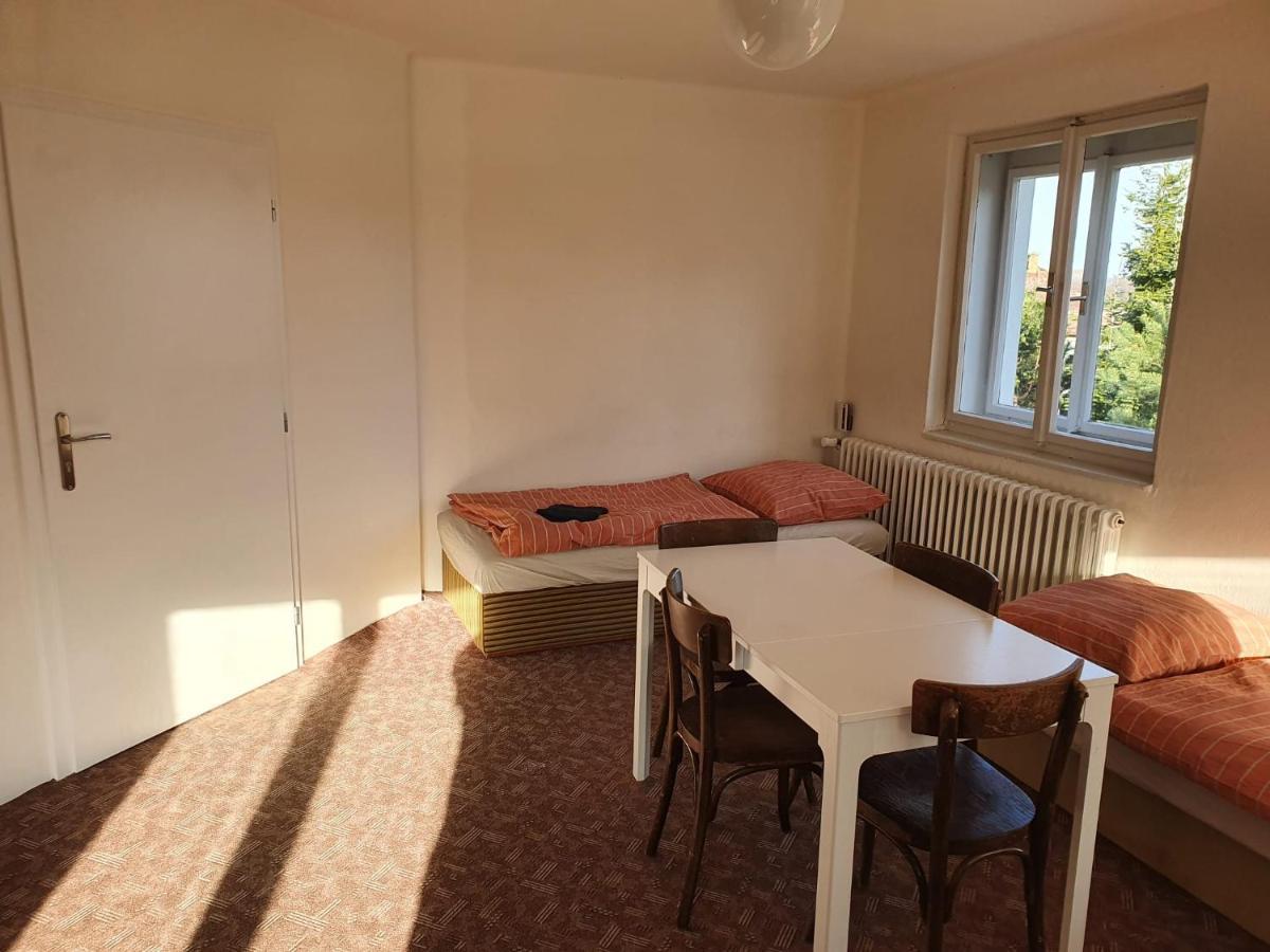 Kemp A Stanovani Na Fare Javorník Buitenkant foto