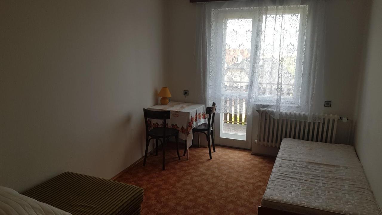 Kemp A Stanovani Na Fare Javorník Buitenkant foto